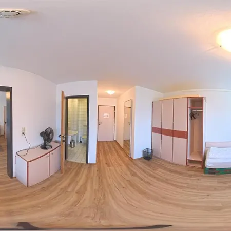 Sommerhotel Karwendel מלון